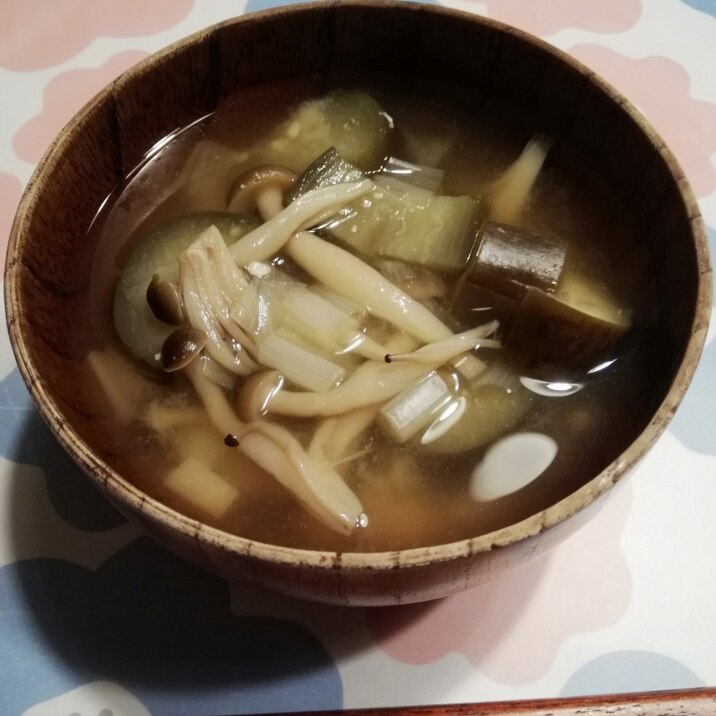 茄子としめじのお味噌汁♪